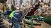 Voluntarios y obreros impulsan la recuperación del parque Laikakota de La Paz