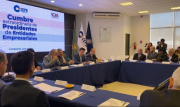 Empresarios se reúnen en una cumbre extraordinaria para plantear un plan frente a la crisis