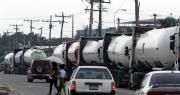 Gobierno autoriza a privados a importar combustible, pero prohíbe mezclarlo con el que trae YPFB