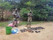 Un subteniente del ejército y tres ciudadanos colombianos son aprehendidos tras hallazgo de armamento bélico en Villa Tunari