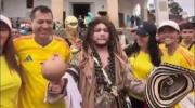 Chamán e hinchas suben un cerro para pedir por Colombia en el Mundial