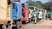 Choferes reportan que el 70% del transporte pesado se encuentra varado en filas por combustible