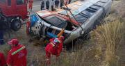 Reportan dos fallecidos y más de 20 heridos tras vuelco de bus en Chuquisaca