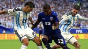 Argentina sufre, pero elimina a una histórica y aguerrida Cabo Verde (3-2)