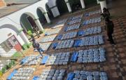 Incautan 5,5 toneladas de droga que eran transportadas en un minibús