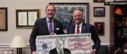 Trump publica una nueva imagen de un billete de US$ 100 con su firma