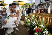 Sigue el dolor por los sismos: No es nada fácil, un venezolano despide a su madre, su esposa, dos hijas y su sobrino