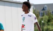 Aplausos y silbidos para Vinícius por llegar tarde a la práctica de Brasil