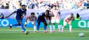 Francia despacha a Paraguay y se cita con Marruecos en cuartos de final del Mundial
