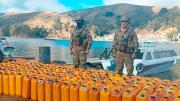 Secuestran más de 3.000 litros de gasolina transportados ilegalmente en el lago Titicaca