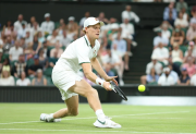 Sinner derriba la ilusión de Mochizuki y llega a cuartos de Wimbledon por quinta vez