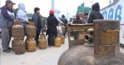 Santa Cruz: YPFB atribuye las filas por gas en garrafa a un “incremento estacional del consumo”