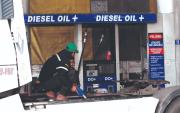 Sin diésel ni gasolina, la economía sigue atrapada en largas filas