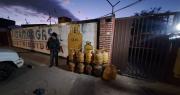 Pese a las bajas temperaturas, vecinos madrugan por una garrafa de gas en la capital cruceña