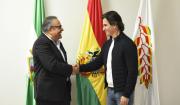 Alcalde anuncia conectividad a internet con 400 antenas Starlink en las unidades educativas de Santa Cruz