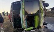 Vuelco de una flota en la carretera a Copacabana deja al menos dos muertos y 23 heridos
