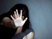 Denuncian a ebrio por gritar y lanzarle objetos a su pareja