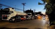 Santa Cruz: Población amanece para realizar filas por gasolina, diésel y gas GLP