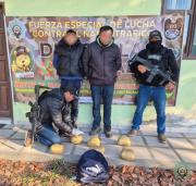 Caen en posesión de seis paquetes de marihuana