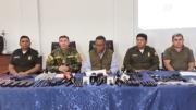 Hallan armas AK-47 en el aeropuerto de Viru Viru, hay dos personas aprehendidas y una se fugó