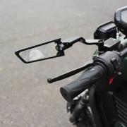 Dueña encontró a otra mujer conduciendo su moto