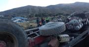 Camión cae a barranco con nueve integrantes de una familia que trasladaban papa