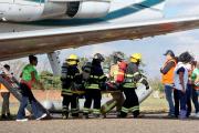 Simulacro de accidente aéreo moviliza a 500 personas en el aeropuerto El Trompillo