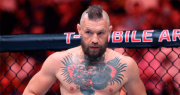 McGregor regresó a la UFC y terminó con una rodilla lesionada