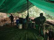 FELCN aprehende a cinco personas y destruye diez fábricas móviles de cocaína en Cochabamba