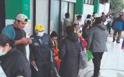 El paro vuelve a dejar sin atención médica a pacientes que madrugan por una consulta