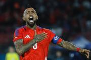 Arturo Vidal redobla la apuesta y elige al ganador de Argentina-Inglaterra
