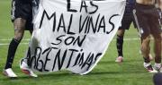 “Las Malvinas son argentinas”: la bandera que exhibieron jugadores de la Albiceleste tras la victoria ante Inglaterra