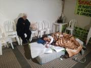 Pacientes renales cumplen 9 días de protesta y exigen al Gobierno saldar la deuda