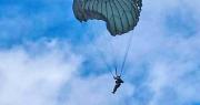 Muere instructor de paracaidismo: Policía busca establecer por qué no se abrió el paracaídas