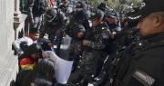 Protesta en plaza Murillo: Gasifican a deportistas que exigían el pago del programa Bicentenario