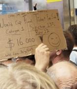 Banderazo desde Argentina hasta Times Square con ofertas de boletos para la final a $us 16 mil