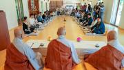 El milenario templo budista en Corea del Sur donde los monjes ayudan a jóvenes encontrar pareja (y los animan a tener hijos)