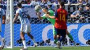 El “Dibu” sostiene a Argentina y van al alargue con España