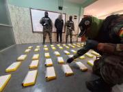 Interceptan minibús con cocaína de alta pureza que se dirigía a la frontera con Perú