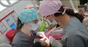 Médicos voluntarios de España llevan atención especializada y esperanza a familias de Hardeman
