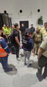 Hallan maletas con presunto oro no declarado en Viru Viru; la FELCC investiga el caso