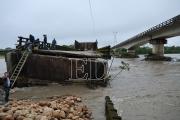 Colapsa antiguo puente Sacta; la ABC garantiza tránsito por vía alterna