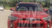 Investigan vehículo rojo en el que habrían llegado las maletas con oro a Viru Viru