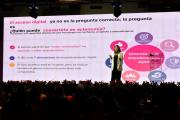 El empoderamiento digital de las mujeres enfrenta brechas de confianza y formación en Bolivia