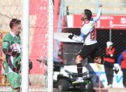 El millo venció a San Antonio y sigue de líder