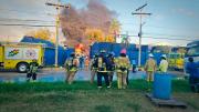 Incendio en el Parque Industrial continúa fuera de control tras más de 14 horas