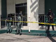 Un sujeto con máscara de payaso atraca una entidad financiera en La Guardia: huyó con Bs 50 mil