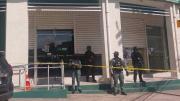 Hombre con máscara de payaso atracó entidad financiera en Santa Cruz y se llevó más de Bs 50.000
