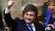 Milei firma un decreto para expulsar a extranjeros que agravien a los argentinos