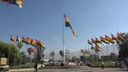 Cochabamba inicia los actos patrios con el embanderamiento de la Plaza de las Banderas